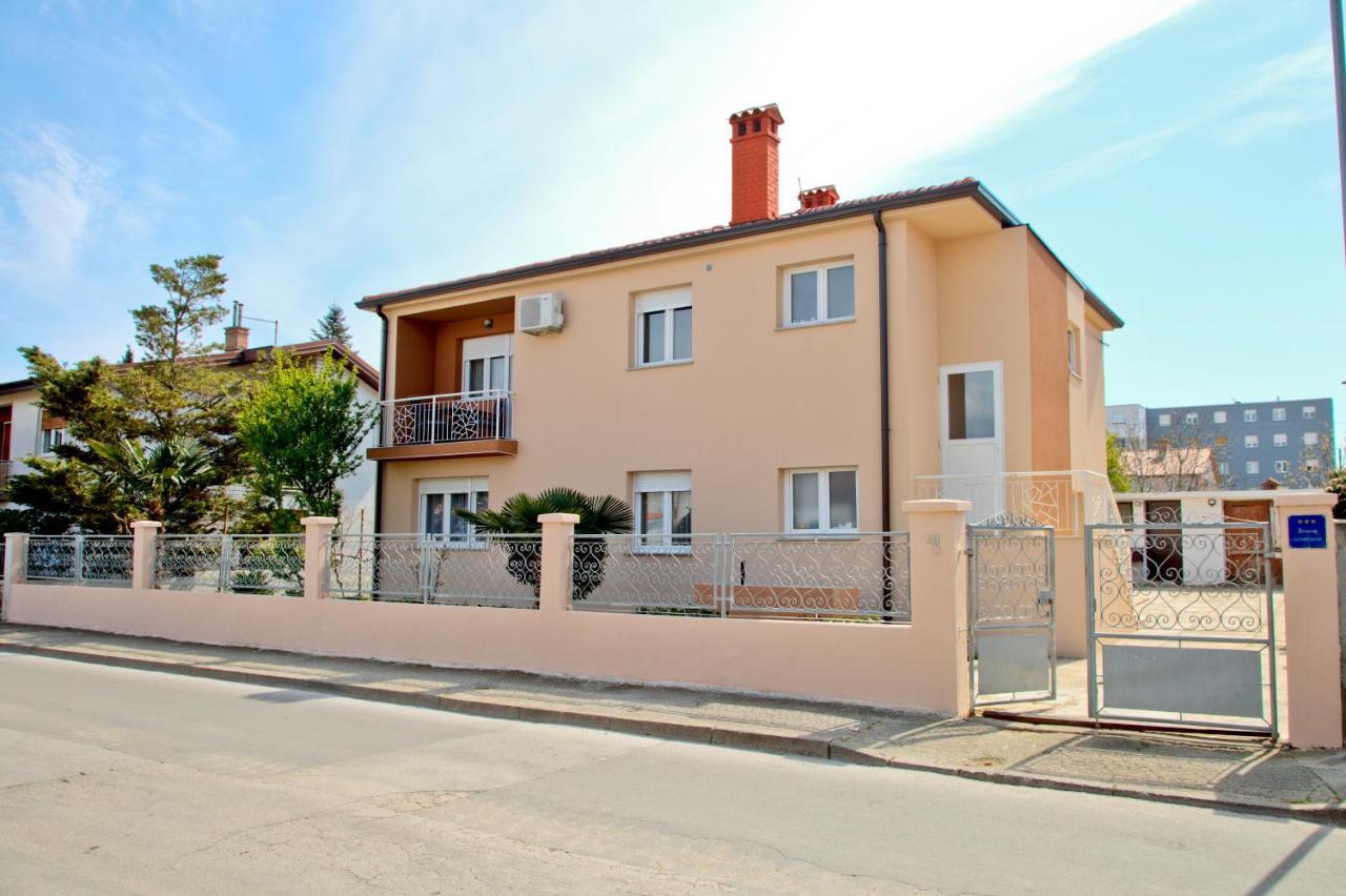 Apartment Kris Пула Екстериор снимка