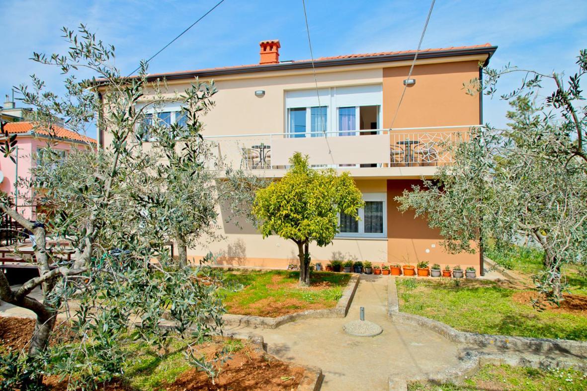 Apartment Kris Пула Екстериор снимка