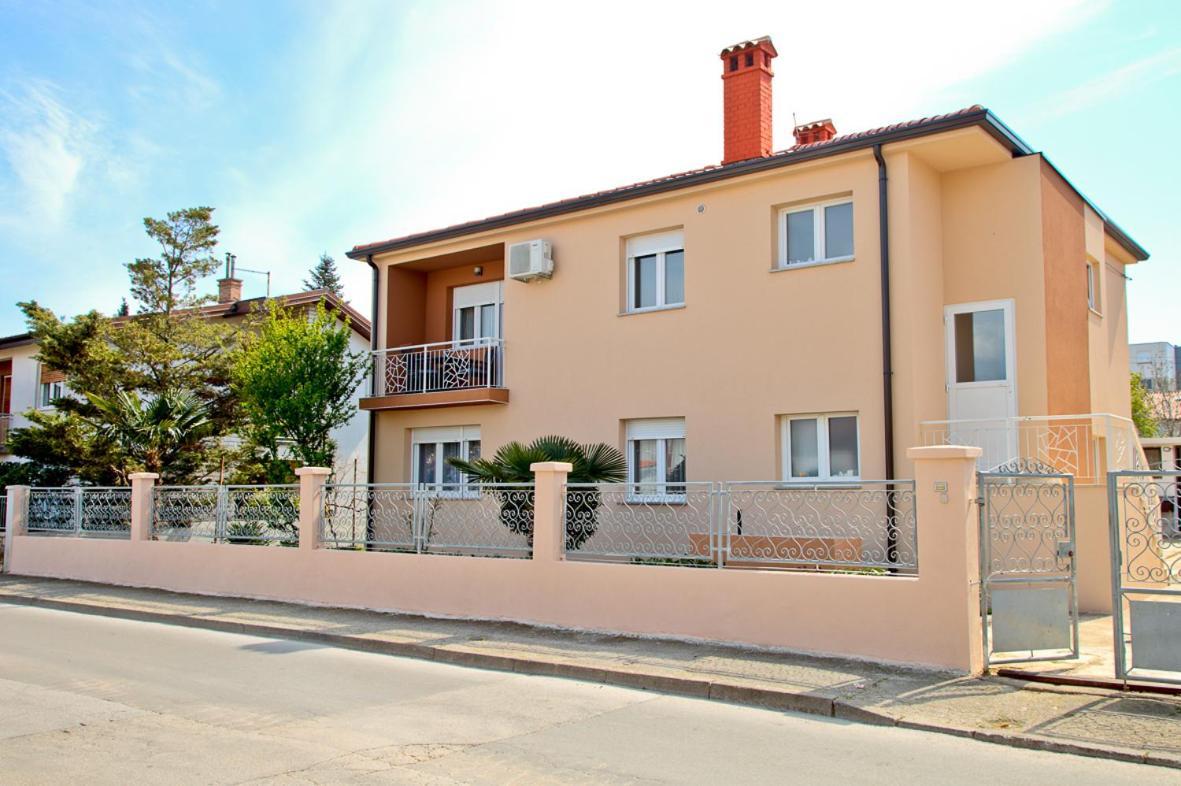 Apartment Kris Пула Екстериор снимка